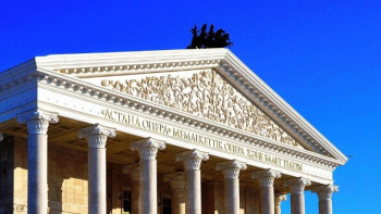 Фотография к новости: Астана опера театры алаяқтарға алданып қалмауды ескертті