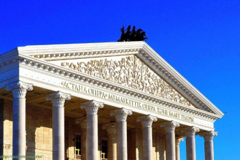 Фотография к новости: Астана опера театры алаяқтарға алданып қалмауды ескертті