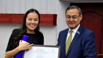 Фотография к новости: ҚазАТУ түлектері қос диплом иегерлері атанды