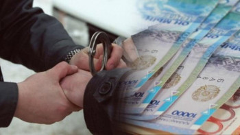 Фотография к новости: Астанада комитет төрағасы пара алды деген күдікпен ұсталды