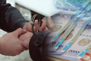 Фотография к новости: Астанада комитет төрағасы пара алды деген күдікпен ұсталды