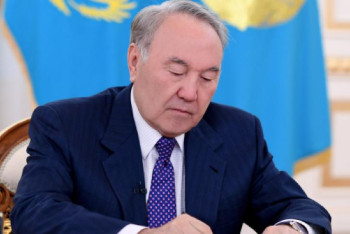 Фотография к новости: Назарбаев халықты дәрімен қамтамасыз ету туралы заңға қол қойды