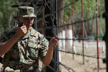 Фотография к новости: Шығыс шекарасында Қырғыз азаматынан тыйым салынған кітап табылды