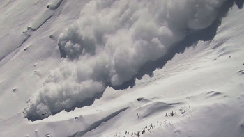 Фотография к новости: ШҚО-да қар көшкінінен жол жабылып қалды