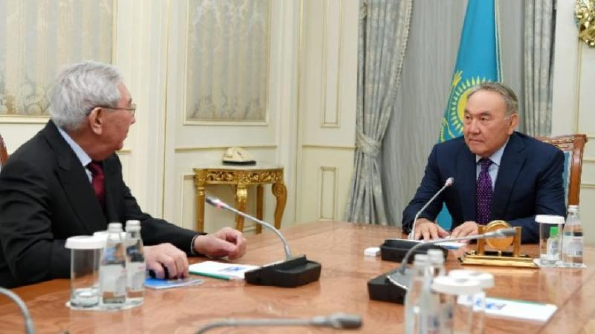 Назарбаев Жолдасбековпен кездесті