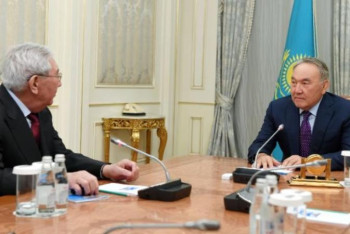 Фотография к новости: Назарбаев Жолдасбековпен кездесті