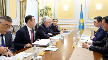 Фотография к новости: Атамқұлов Түркі академиясының президентін қабылдады