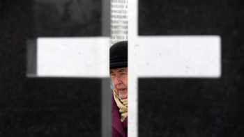 Фотография к новости: Қырғызстанда христиан зиратын қиратып кетті