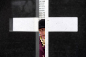 Фотография к новости: Қырғызстанда христиан зиратын қиратып кетті