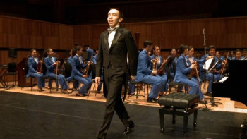 Фотография к новости: Рахат-Би Әбдісағин әлемдік пианино концертінде өнер көрсетті