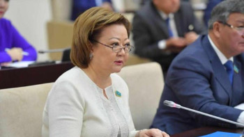 Фотография к новости: Сенатор қант диабетіне шалдыққандардың жанайқайын жеткізді