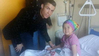 Фотография к новости: Криштиану Роналду қырғызстандық сырқат қызға барды