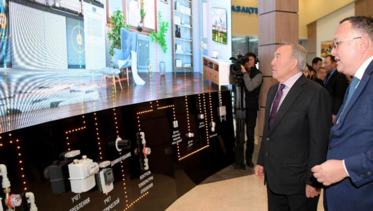 Назарбаев «Smart Aqkol» ахуалдық орталығына барды