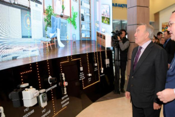 Фотография к новости: Назарбаев «Smart Aqkol» ахуалдық орталығына барды