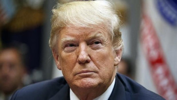 Фотография к новости: Трамп 800 мың қызметкердің жалақысын төлеу үшін АҚШ делегациясын Давосқа жібермеді