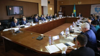 Фотография к новости: Атырауда кәсіподақтардың аумақтық бірлестіктерінің отырысы өтті