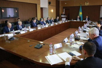 Фотография к новости: Атырауда кәсіподақтардың аумақтық бірлестіктерінің отырысы өтті