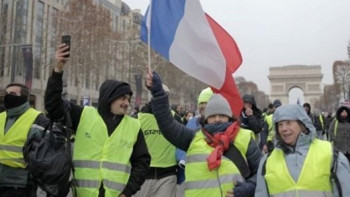 Фотография к новости: «Сары жилет» кигендер Франциядағы түрмеге басып кірді