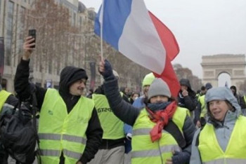 Фотография к новости: «Сары жилет» кигендер Франциядағы түрмеге басып кірді