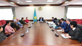 Фотография к новости: Алматы облысының әкімі көп балалы аналарды қабылдады
