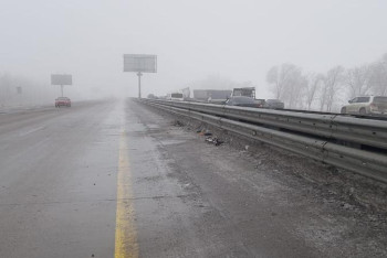 Фотография к новости: «Алматы-Өскемен» тасжолында 231 көлік кептелісте қалды