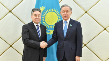 Фотография к новости: Нығматулин Қырғызстан елшісін қабылдады