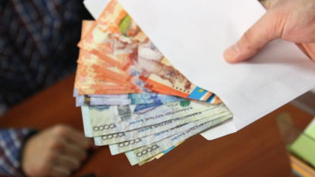 Фотография к новости: Құжаттарды рәсімдеу үшін мемқызметкер 150 мың теңге пара алған – ұлттық бюро