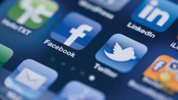 Фотография к новости: Ресей Facebook пен Twitter-ді сотқа берді