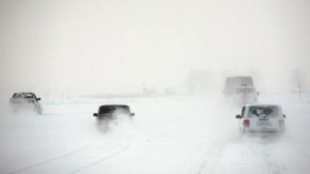 Фотография к новости: Шекарашылар қар құрсауында қалғандарға көмектесті