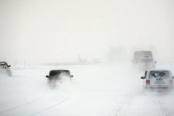 Фотография к новости: Шекарашылар қар құрсауында қалғандарға көмектесті