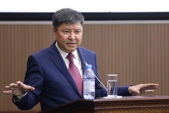 Фотография к новости: Жоғарғы сот төрағасы: Судьялар сауатты жаза алмайды 