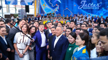 Фотография к новости:  Елімізде жетімдер үйі болмау керек – Назарбаев