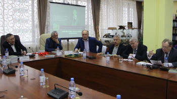 Фотография к новости: Мақаш правитель туралы кітап қазақша аударылды