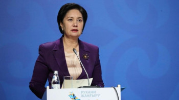 Фотография к новости: Гүлшара Әбдіқалықова мәдениет саласындағы мемлекеттік стипендиясын табыс етті