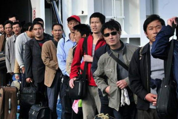 Фотография к новости: Қарағандыда заң бұзған 16 шетелдік еліне қайтарылды