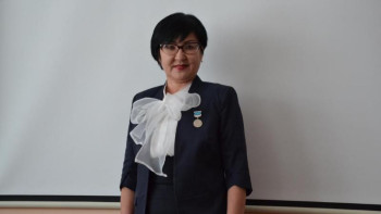 Фотография к новости: Мұғалім мәртебесі. 30 жылдық жұмыс өтілі барлар кәсібилігін неге тағы дәлелдеуі керек?