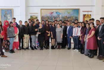 Фотография к новости: Ақтөбеде үндістандық студенттер қазақша үйреніп жатыр