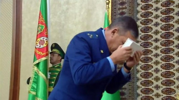 Фотография к новости: Түрікменстанда бірнеше рет сөгіс алған шенеуніктер мемлекеттік марапат алды