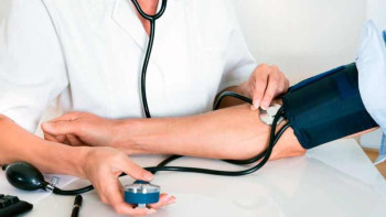 Фотография к новости: ШҚО-да тексеруден өткен әйелдердің жартысының денсаулығында кінәрат бар