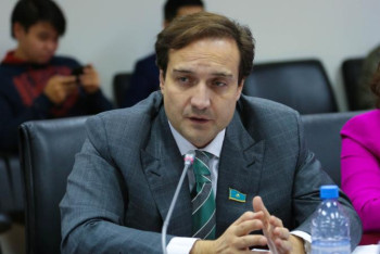 Фотография к новости: Тарифтер қымбаттап жатыр. Депутат халықтың мұңын жеткізді