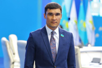 Фотография к новости: Cерік Сәпиев депутаттықтан кетті