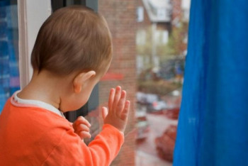 Фотография к новости: Дәрігерлер бесінші қабаттан құлаған баланы аман алып қалды