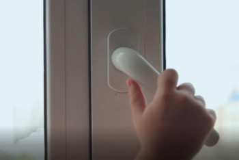 Фотография к новости: Қарағандыда 1-сынып оқушысы мектептің үшінші қабатынан құлап кеткен