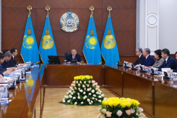 Фотография к новости: Адам сияқты берген ақшаға қожа болыңдар – Назарбаев үкімет мүшелерін сынады