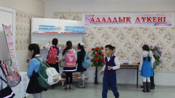 Фотография к новости: Қызылорда мектептерінде сатушысыз дүкендер ашылды