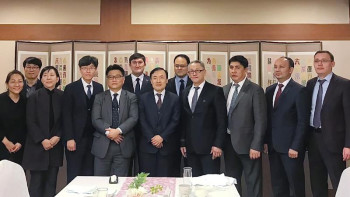 Фотография к новости: Қазақстан мен Оңтүстік Корея екі ел азаматтарының қатынастар мәселесін талқылады