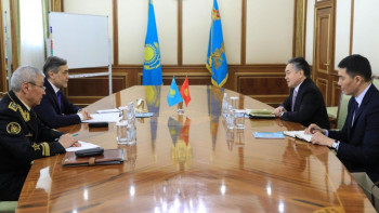 Фотография к новости: Ермекбаев Қырғызстан елшісімен кездесті