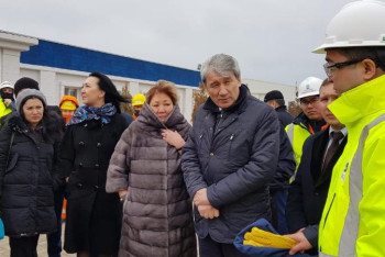 Фотография к новости: Мәжіліс депутаттары мұнай өндіру саласының жұмысымен танысты