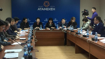 Фотография к новости: Мұғалім мәртебесі. Бұл заң министрлікке, кәсіподаққа немесе ата-анаға ғана қажет емес