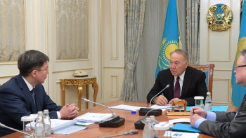 Фотография к новости: Назарбаев ректорға: Біз оқу орнын дамыту үшін қажетті жағдайдың бәрін жасап келеміз